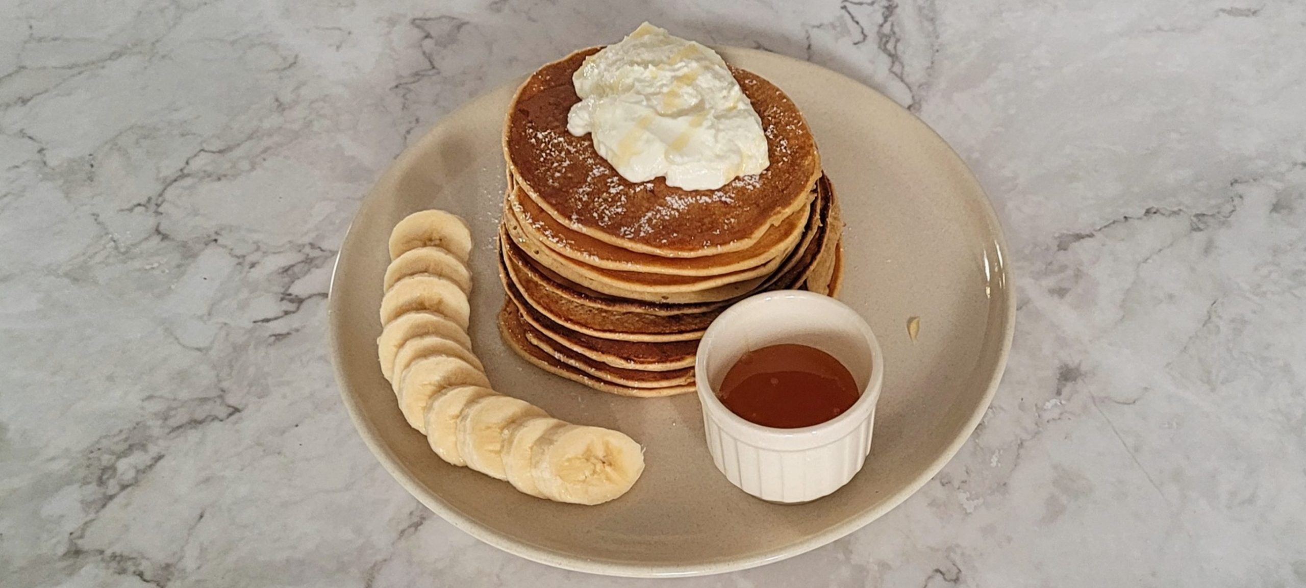 banana whole wheat pancakes with yogurt and banana