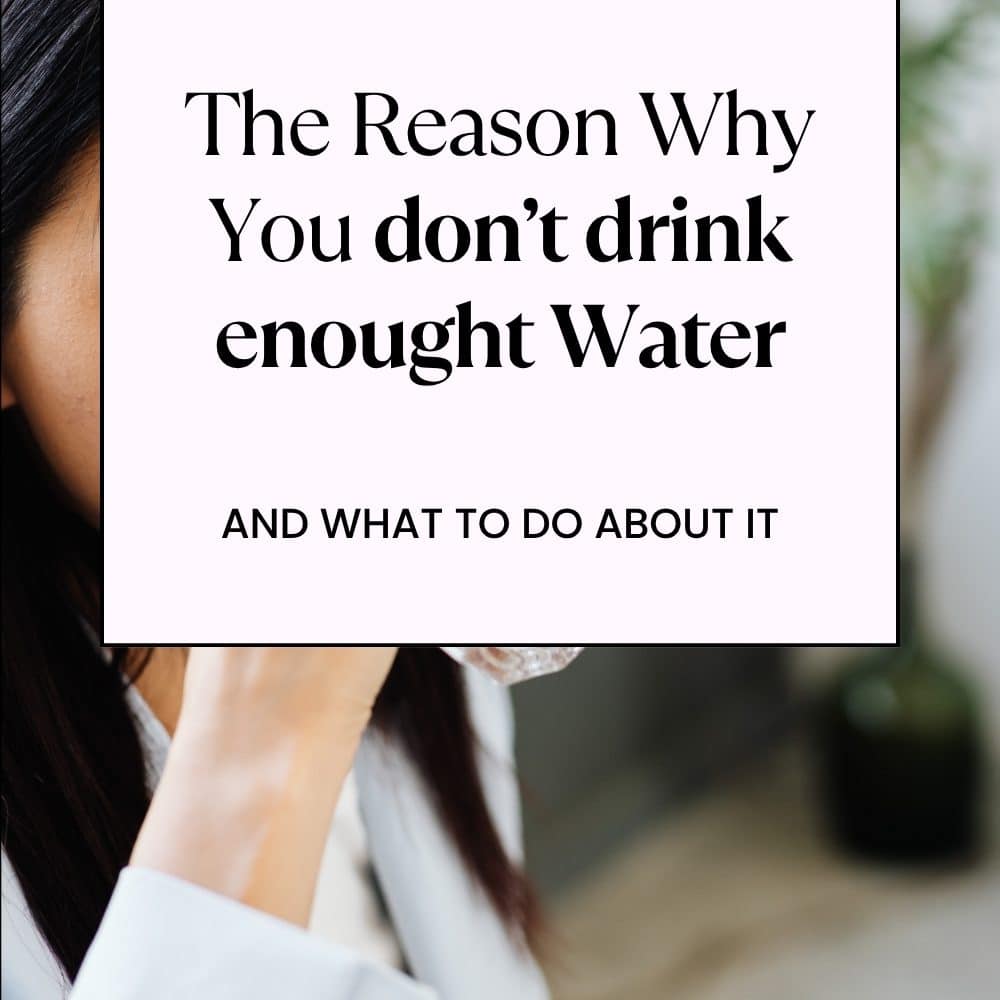 Woman drinking glas of water 