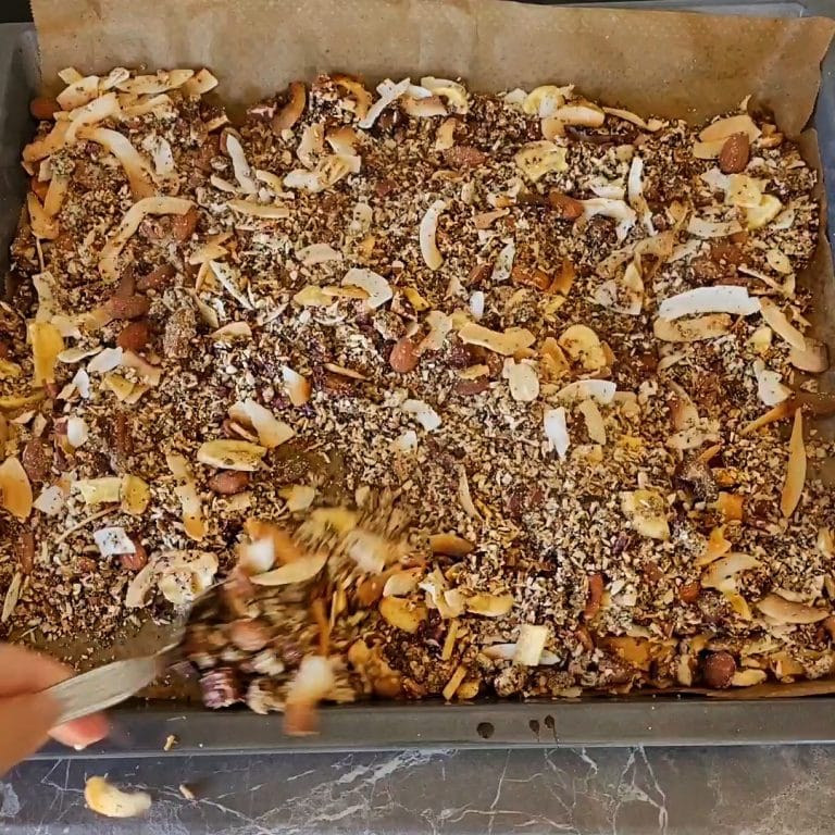 Paleo Granola Recipes. Simple, Crunchy, Naturally Sweet