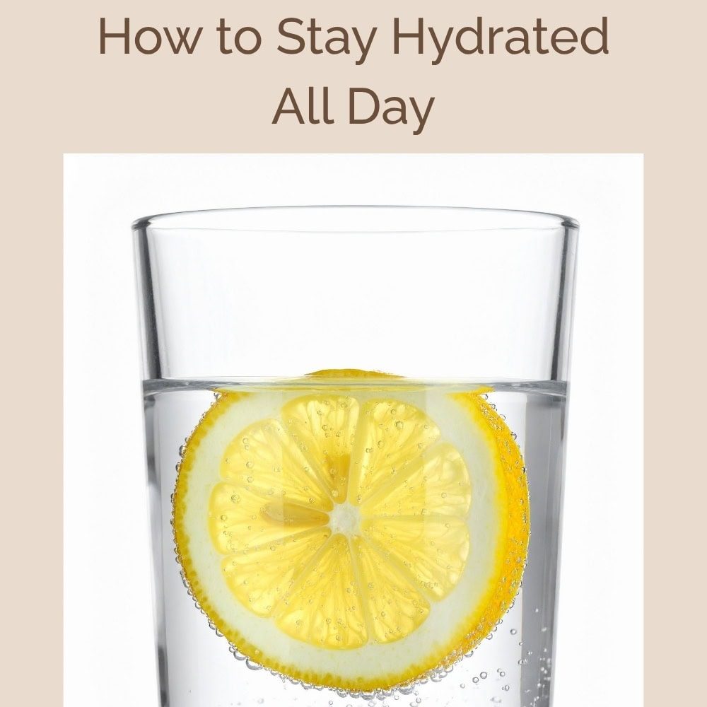 Glas of water with lemon slice in the water