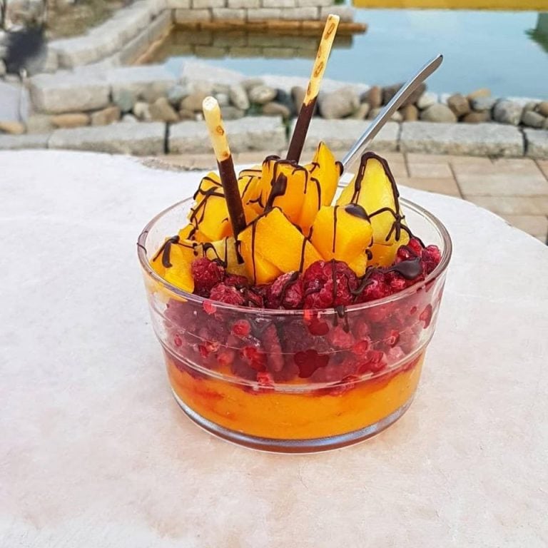 Delicious easy sorbet recipe made with fruits like papaya, perfect for a low-calorie summer treat.