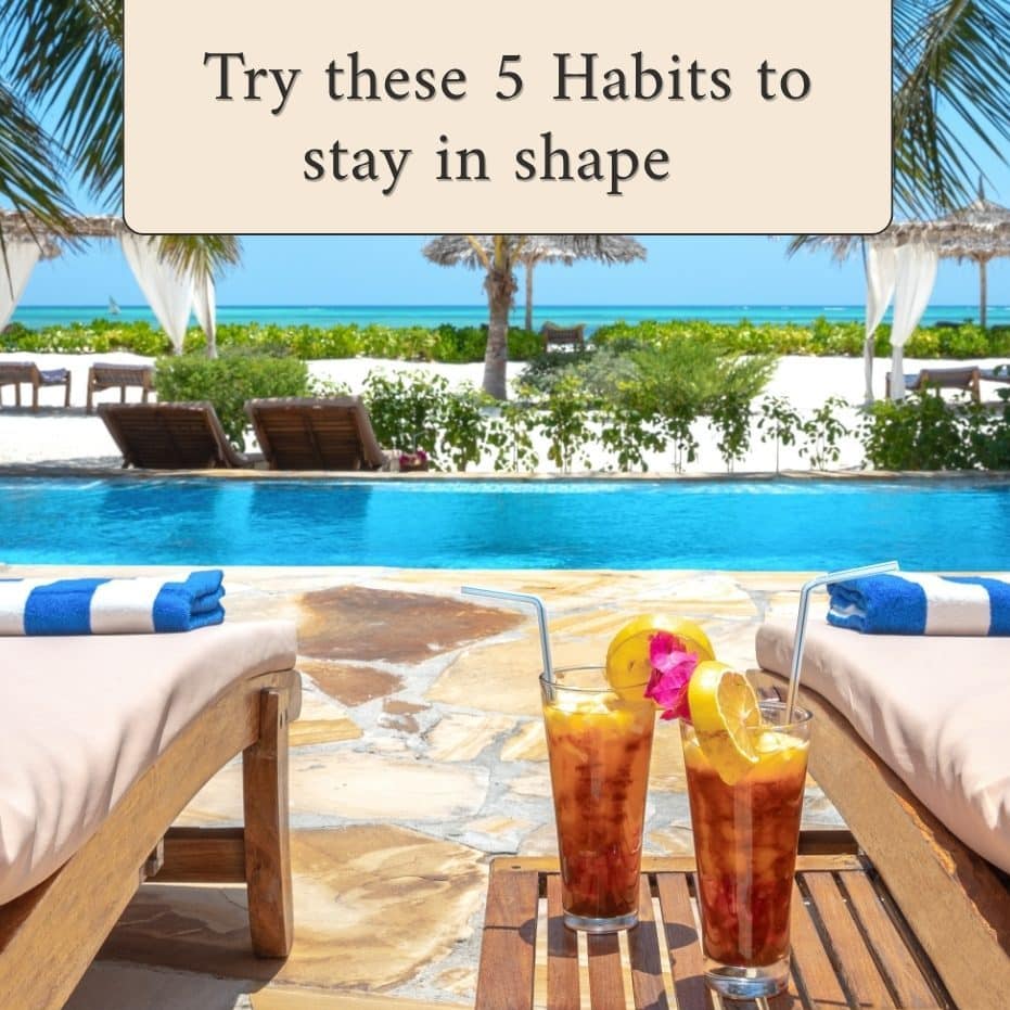 Picture showing pool and drinks on the pool. You can see the ocean in the background