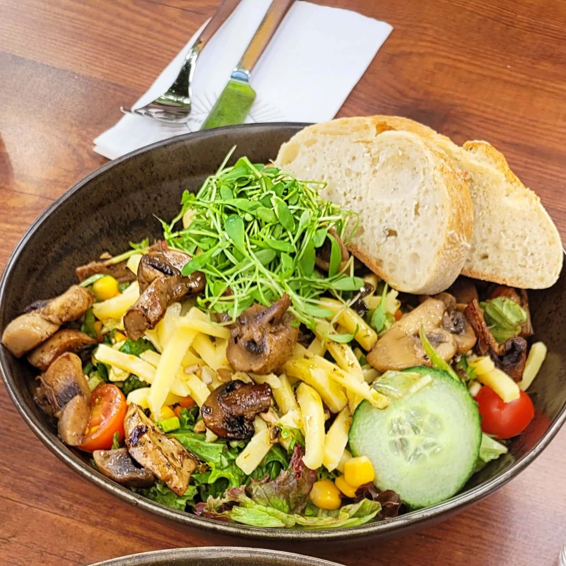 salad with bread light but filling restaurant meal option